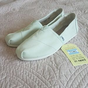 *NEW* TOMS